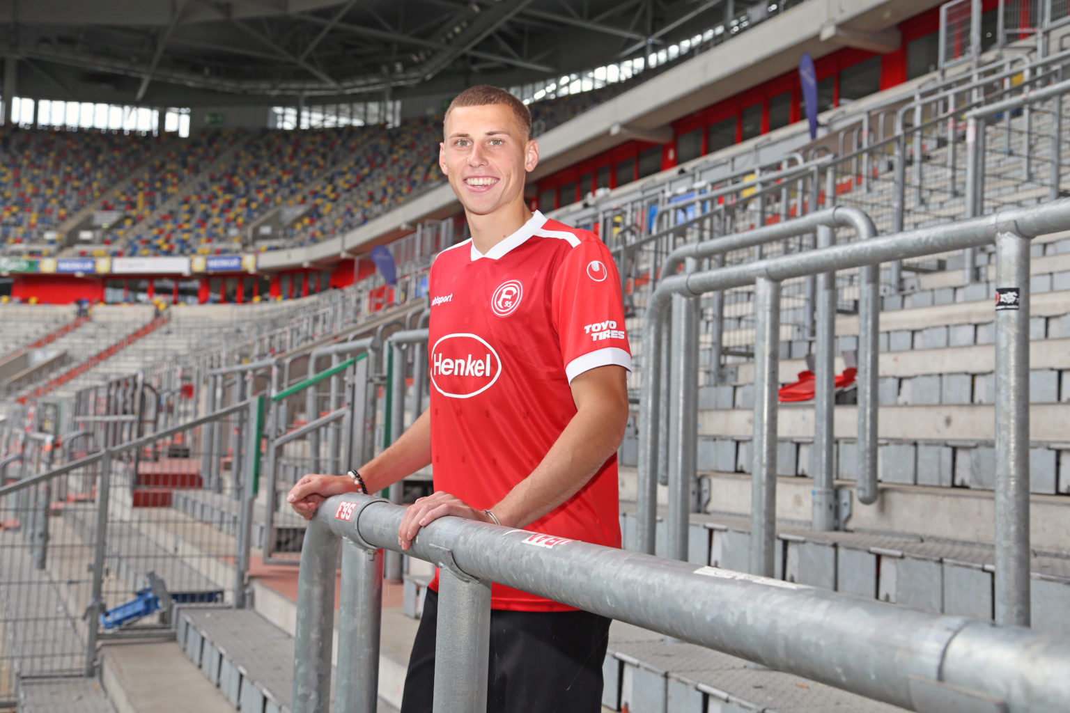 Jakub Piotrowski „Twardo stąpam po ziemi i staram się rozwijać” (WYWIAD)